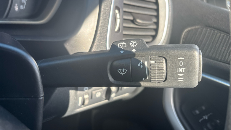 Volvo V40 T2 [122] R DESIGN Pro 5dr Geartronic Petrol Hatchback